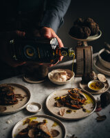 Terre Francescane - Trüffel-Öl - Dressing auf Basis von Extra Nativem Olivenöl mit Geschmack von schwarzem Trüffel und getrockneten Trüffel-Stücken (500 ml)